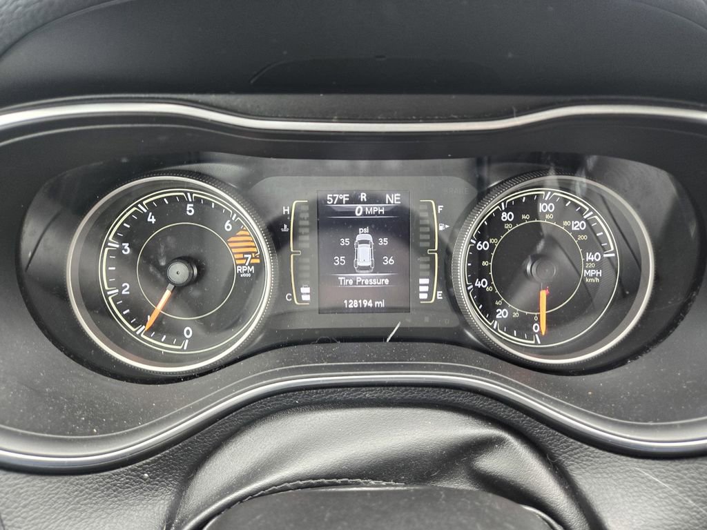 Used 2019 Jeep Cherokee Latitude Plus FWD image 32