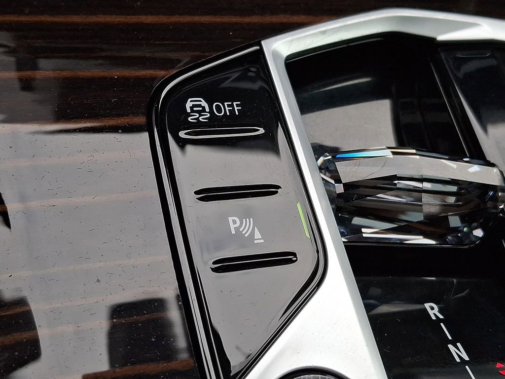 Used 2026 BMW X7 M60i w/ Executive Package image 20