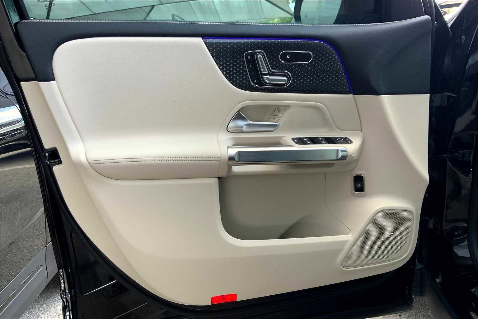 New 2025 Mercedes-Benz GLB 250 image 15