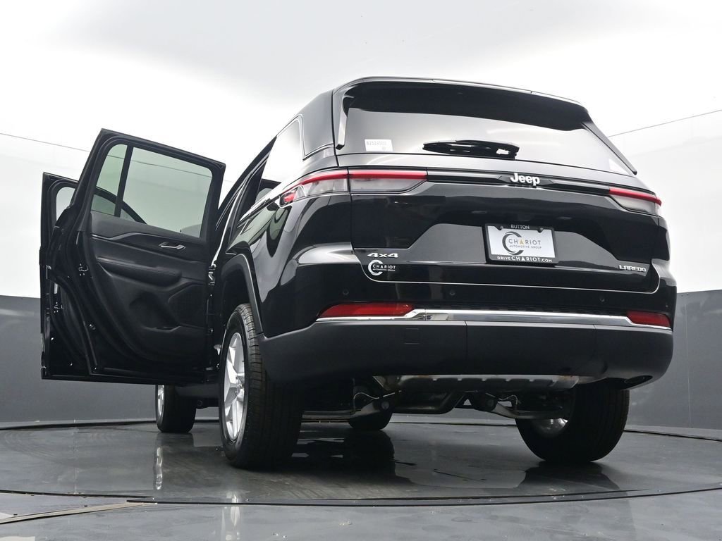 New 2025 Jeep Grand Cherokee Laredo X w/ Luxury Tech Group I image 31