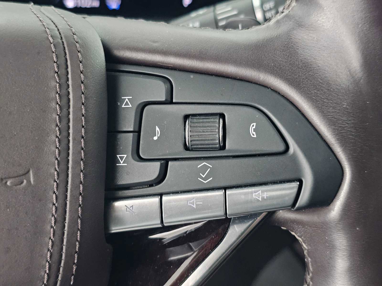 Used 2023 Cadillac Escalade Sport Platinum w/ LPO, ONYX Package image 31