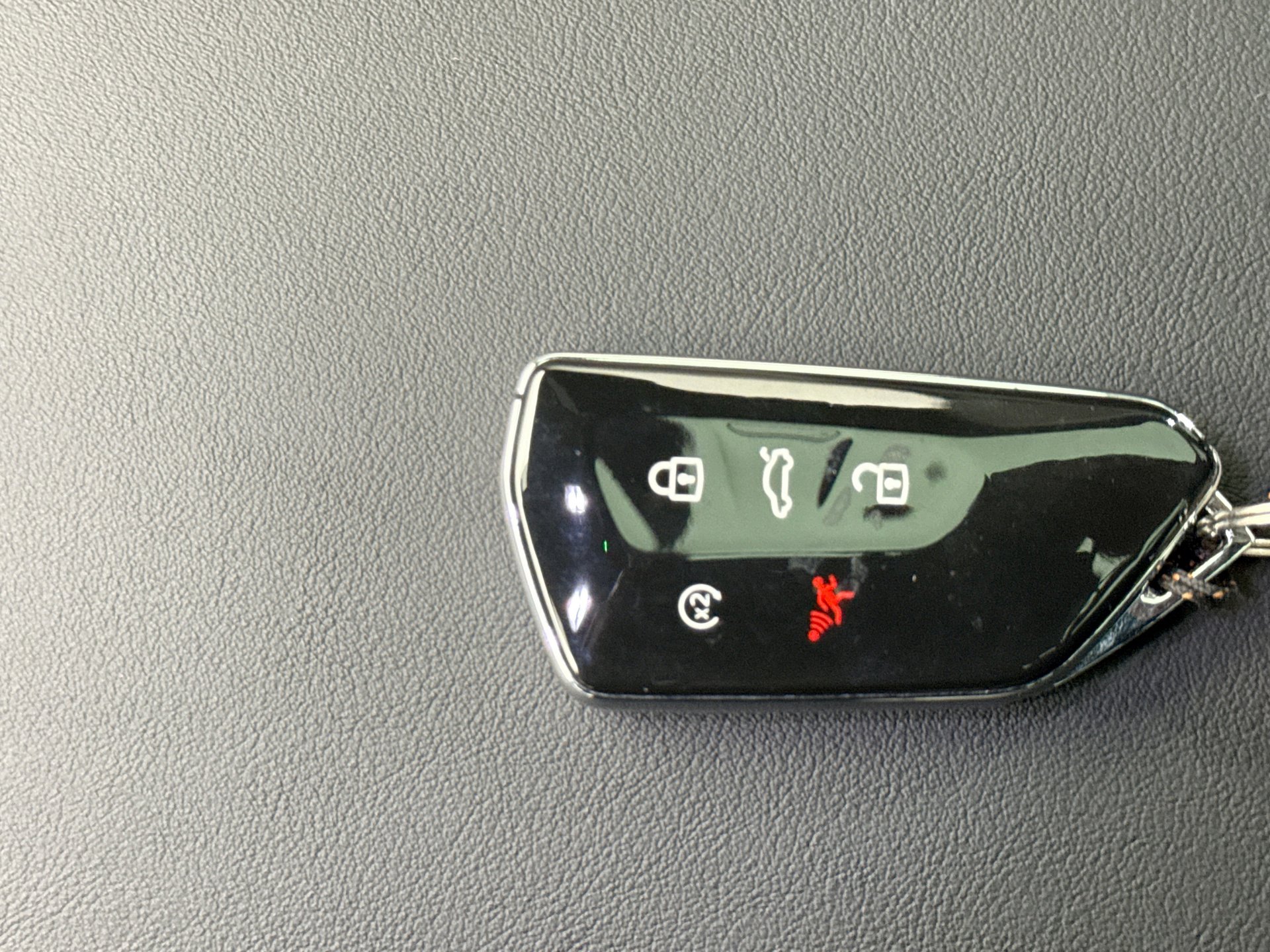 Used 2024 Volkswagen Atlas Cross Sport SEL Premium R-Line image 26