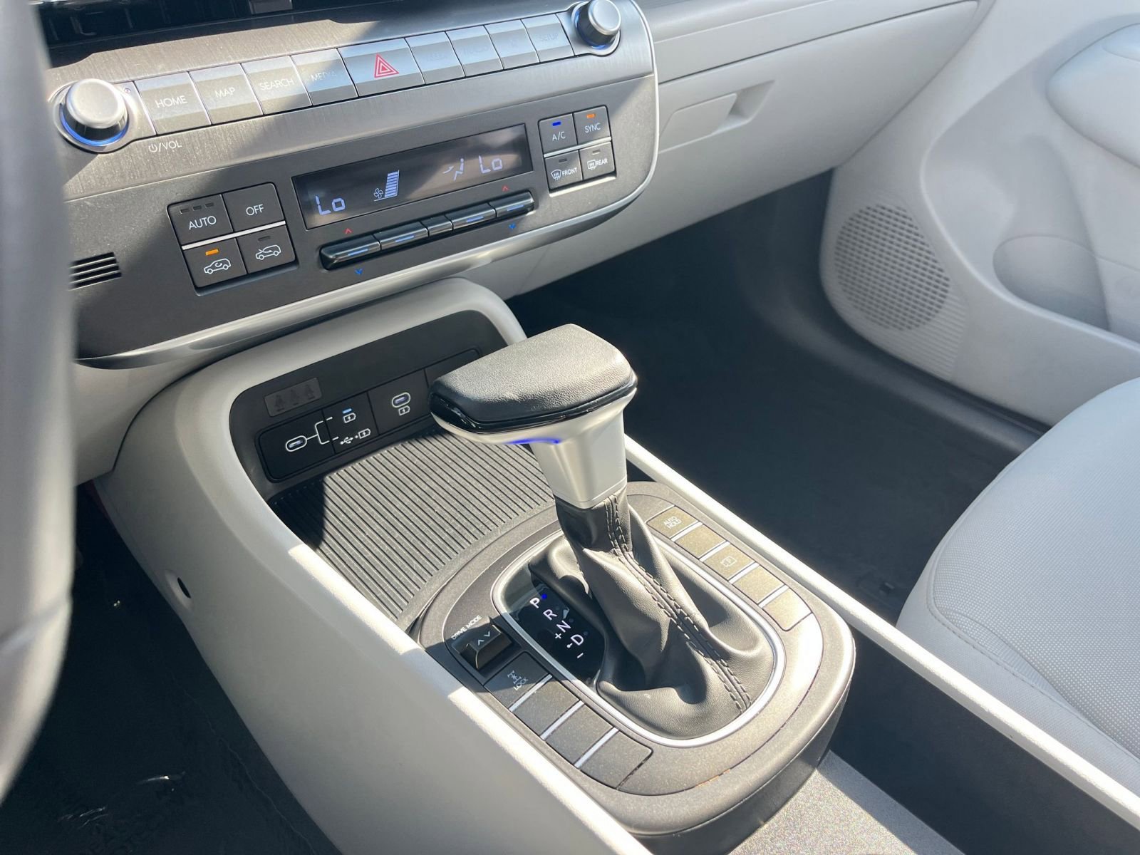 Used 2025 Hyundai Kona SEL image 41