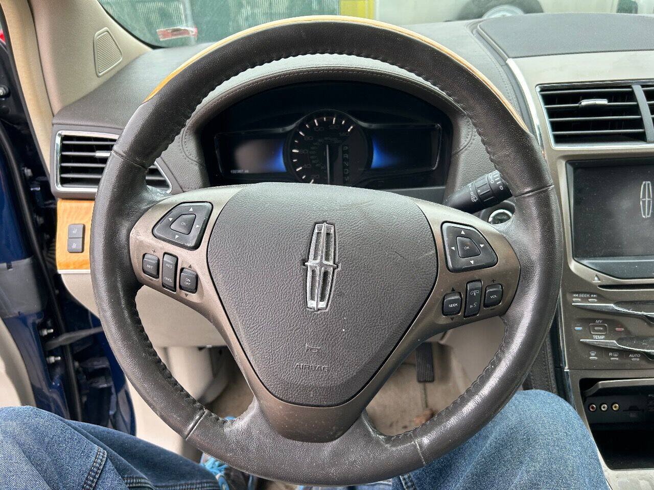 Used 2012 Lincoln MKX AWD image 14