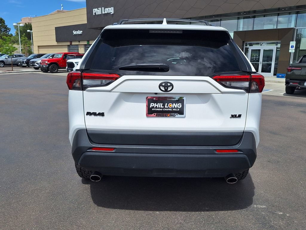 Used 2019 Toyota RAV4 XLE w/ Convenience Package AWD/4WD image 4