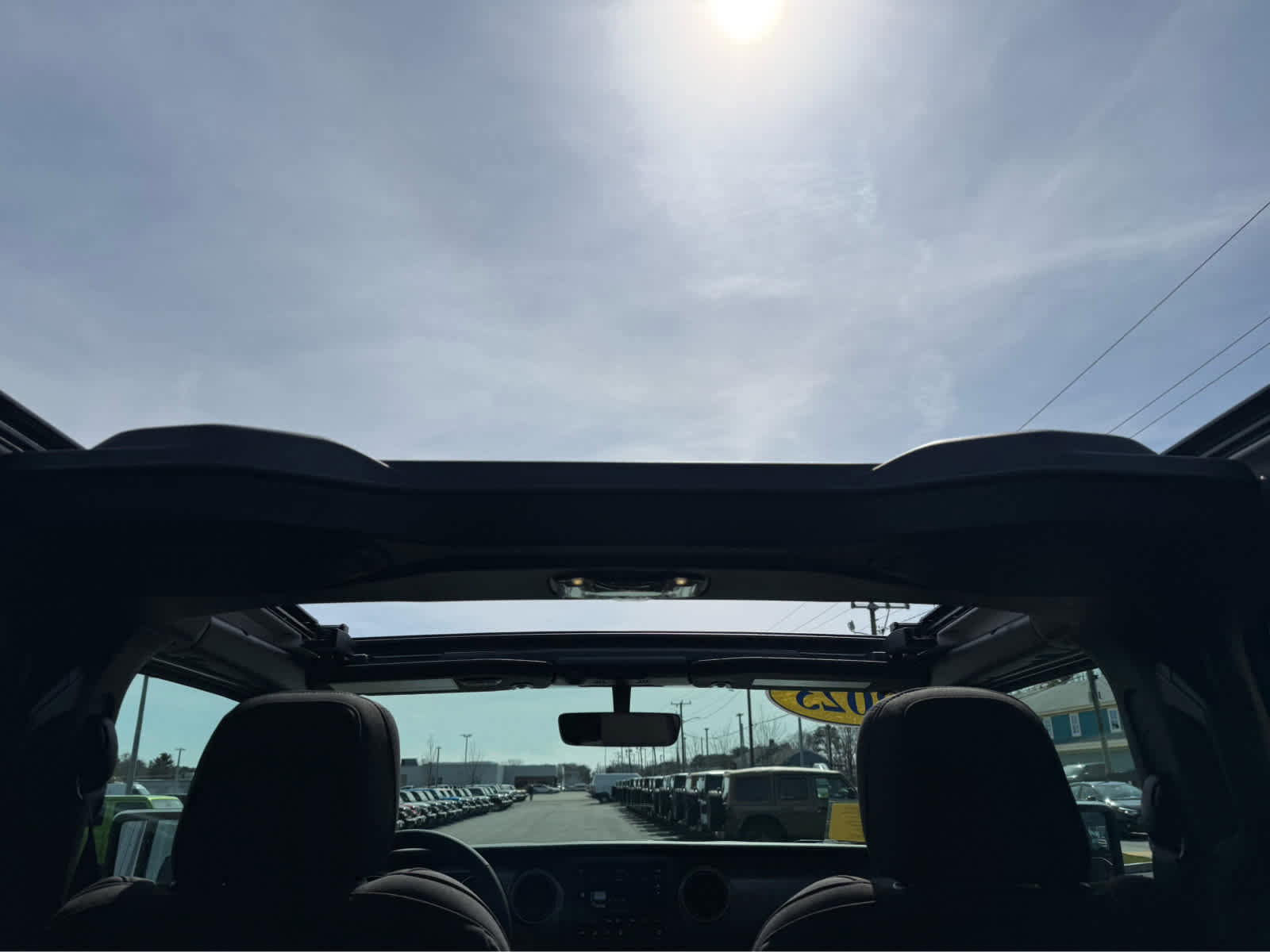 Used 2023 Jeep Wrangler Unlimited w/ Sun & Screen Package image 12