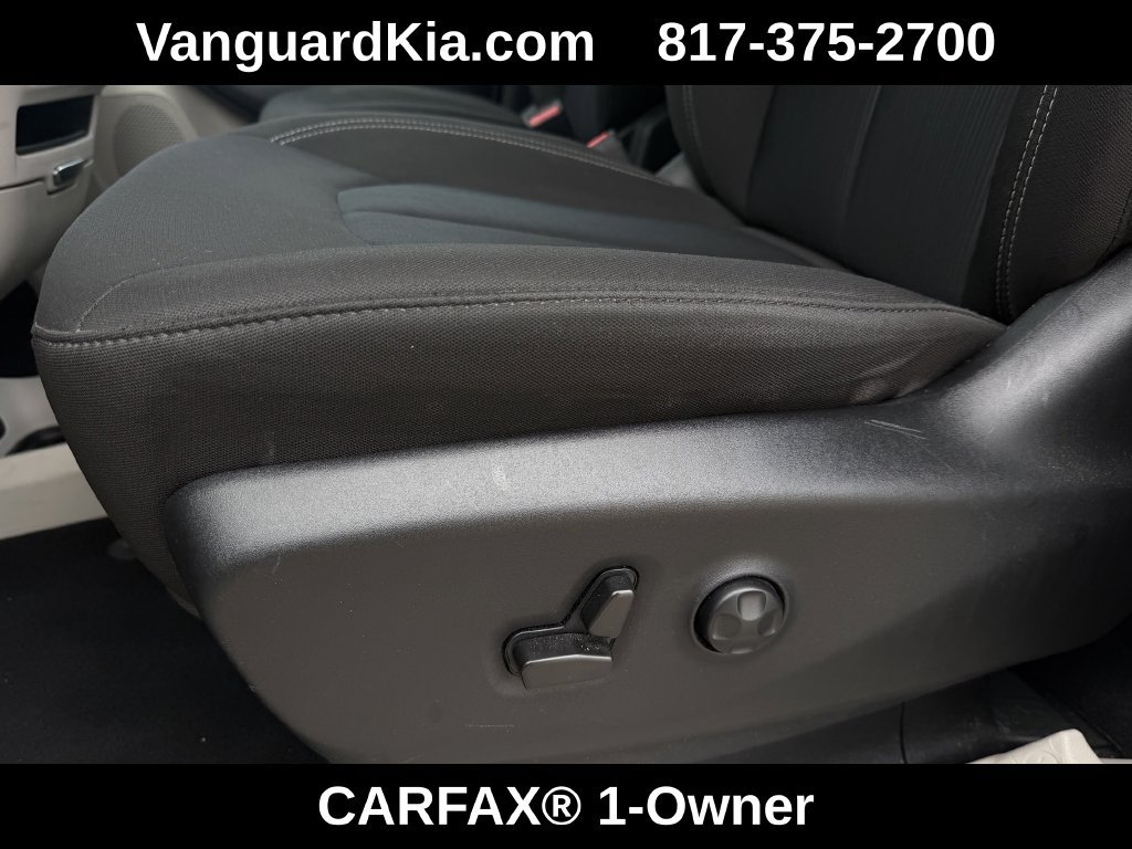 Used 2022 Chrysler Voyager LX FWD image 28