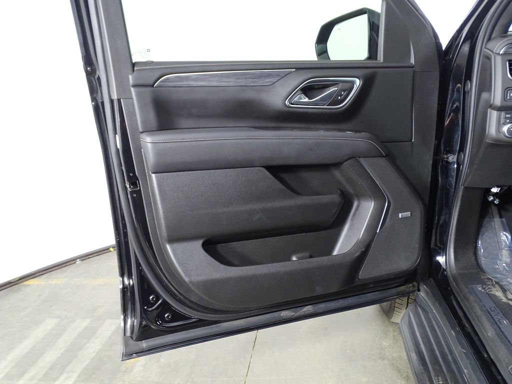 Used 2022 GMC Yukon SLT w/ SLT Luxury Package image 17