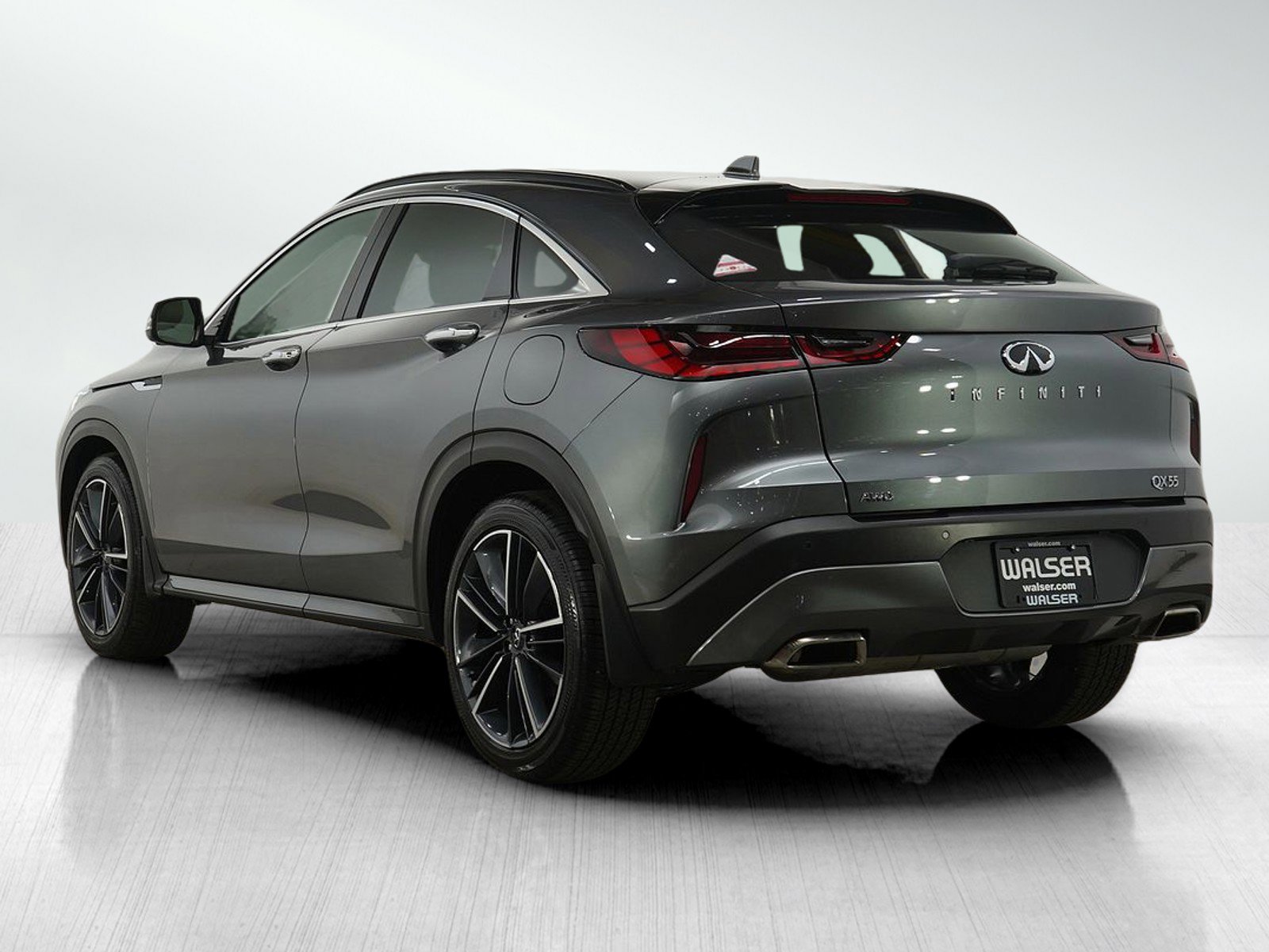 Used 2025 INFINITI QX55 Essential image 3