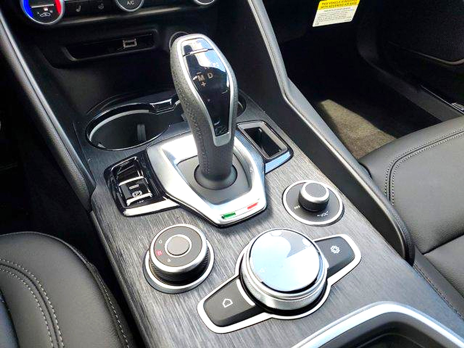 New 2023 Alfa Romeo Giulia Sprint RWD image 8