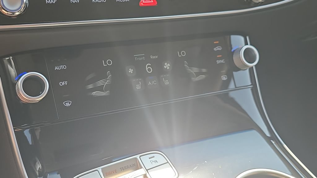 New 2026 Genesis GV70 2.5T AWD/4WD image 24