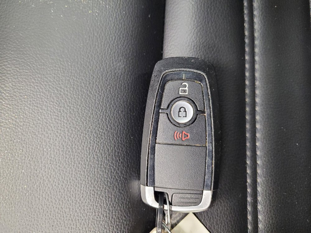Used 2024 Ford Edge SEL image 32