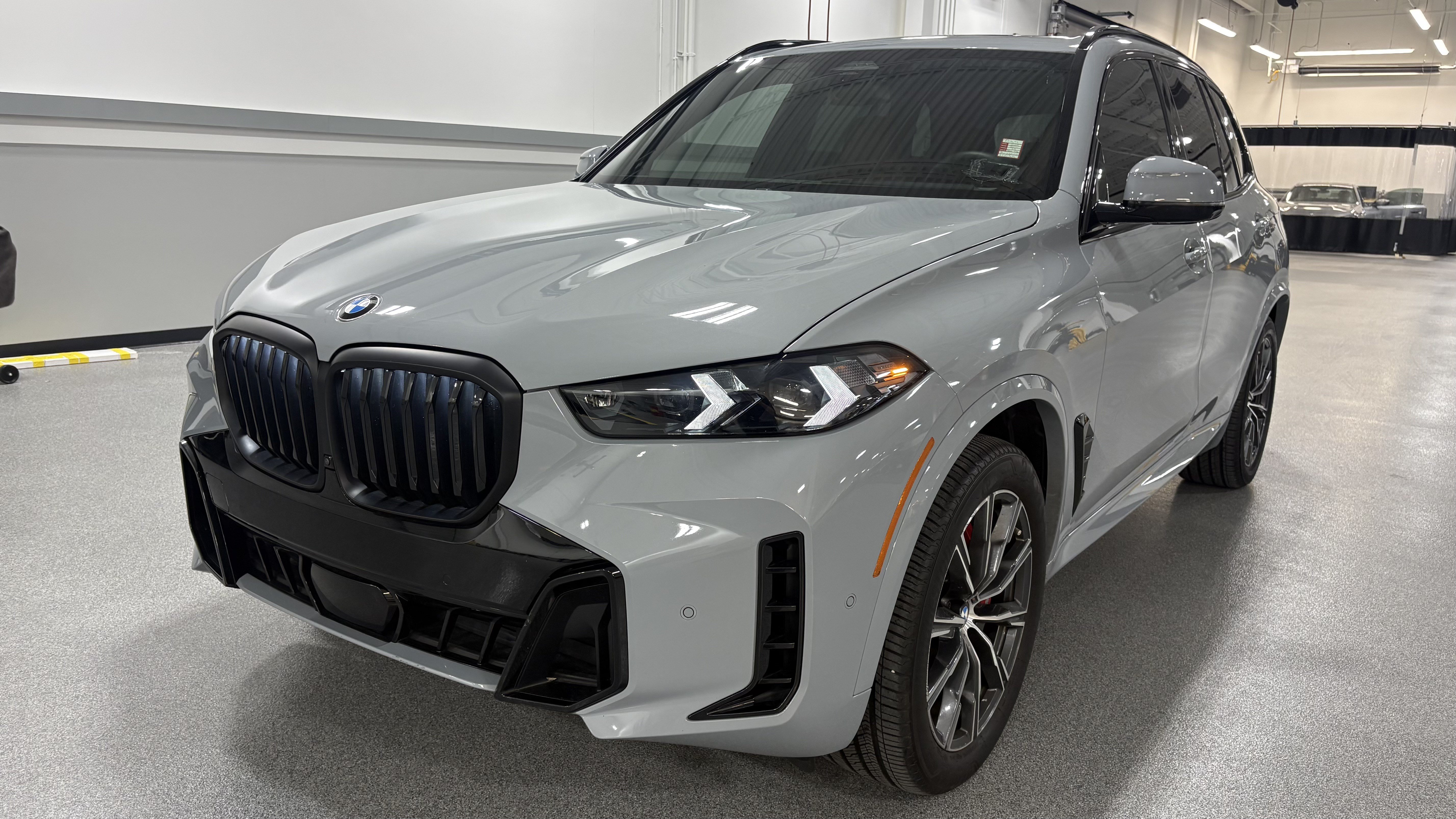 Certified 2025 BMW X5 xDrive40i w/ M Sport Package AWD/4WD image 5