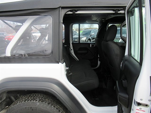 Used 2018 Jeep Wrangler Unlimited Sport image 16