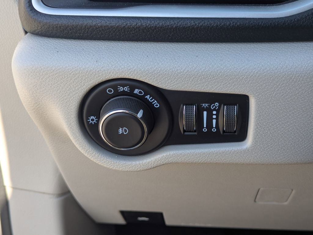 Used 2021 Chrysler Pacifica Touring image 23