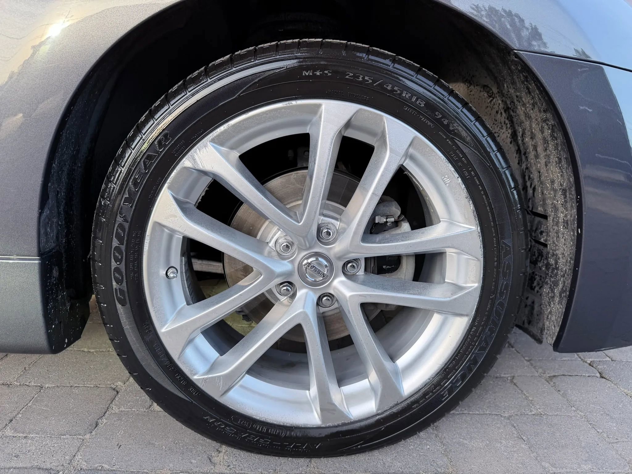 Used 2011 Nissan Altima 3.5 SR FWD image 22