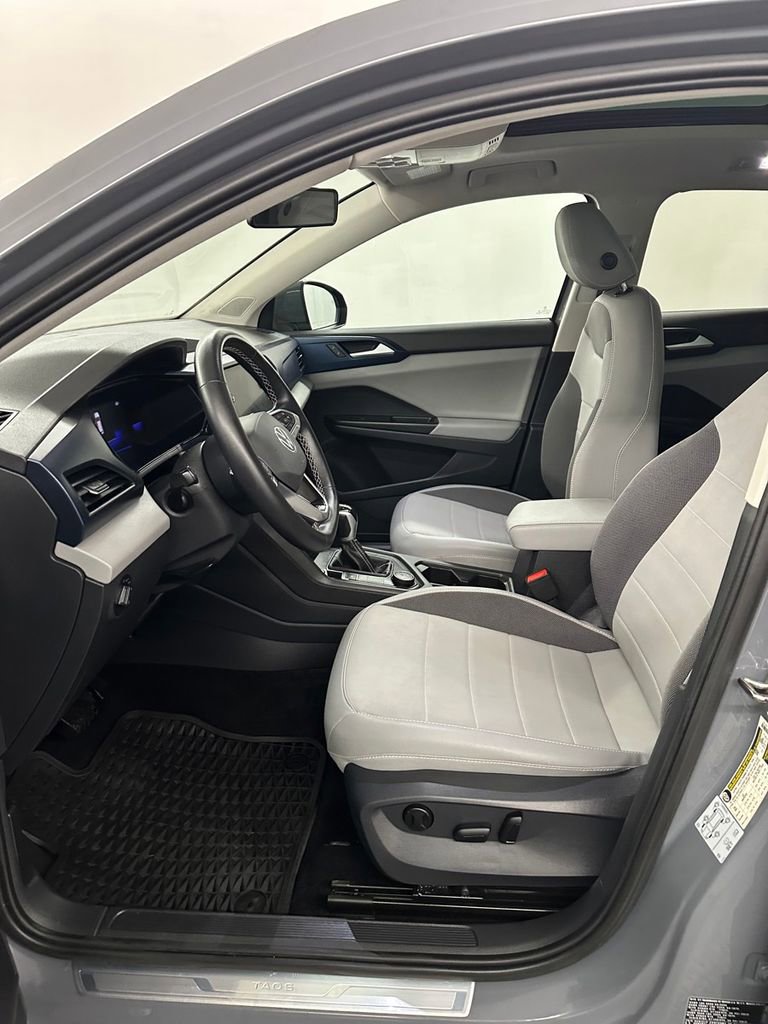 Used 2022 Volkswagen Taos SE w/ Panoramic Sunroof Package AWD/4WD image 11