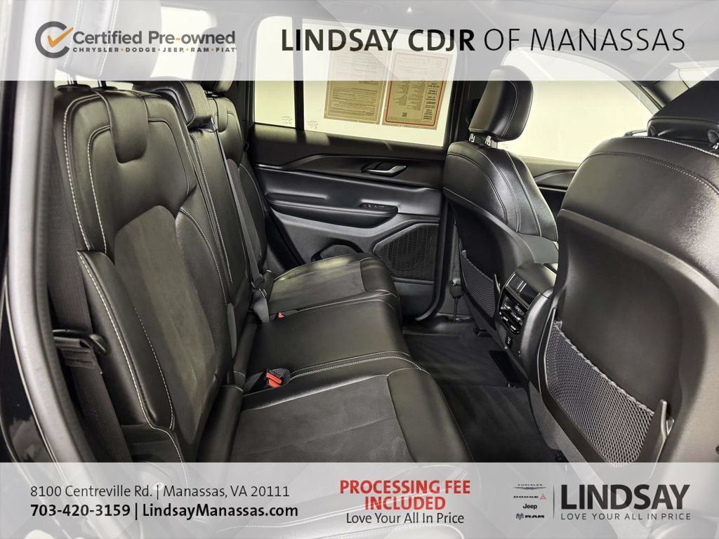 Used 2024 Jeep Grand Cherokee Altitude AWD/4WD image 16
