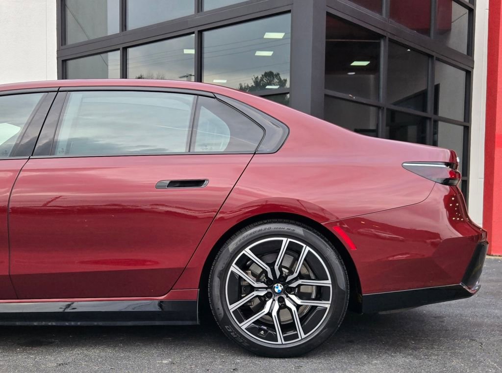 Used 2023 BMW i7 xDrive60 image 7