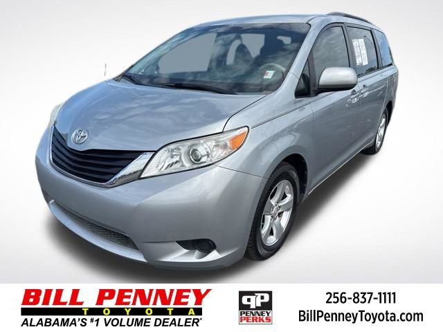 Used 2014 Toyota Sienna LE image 1