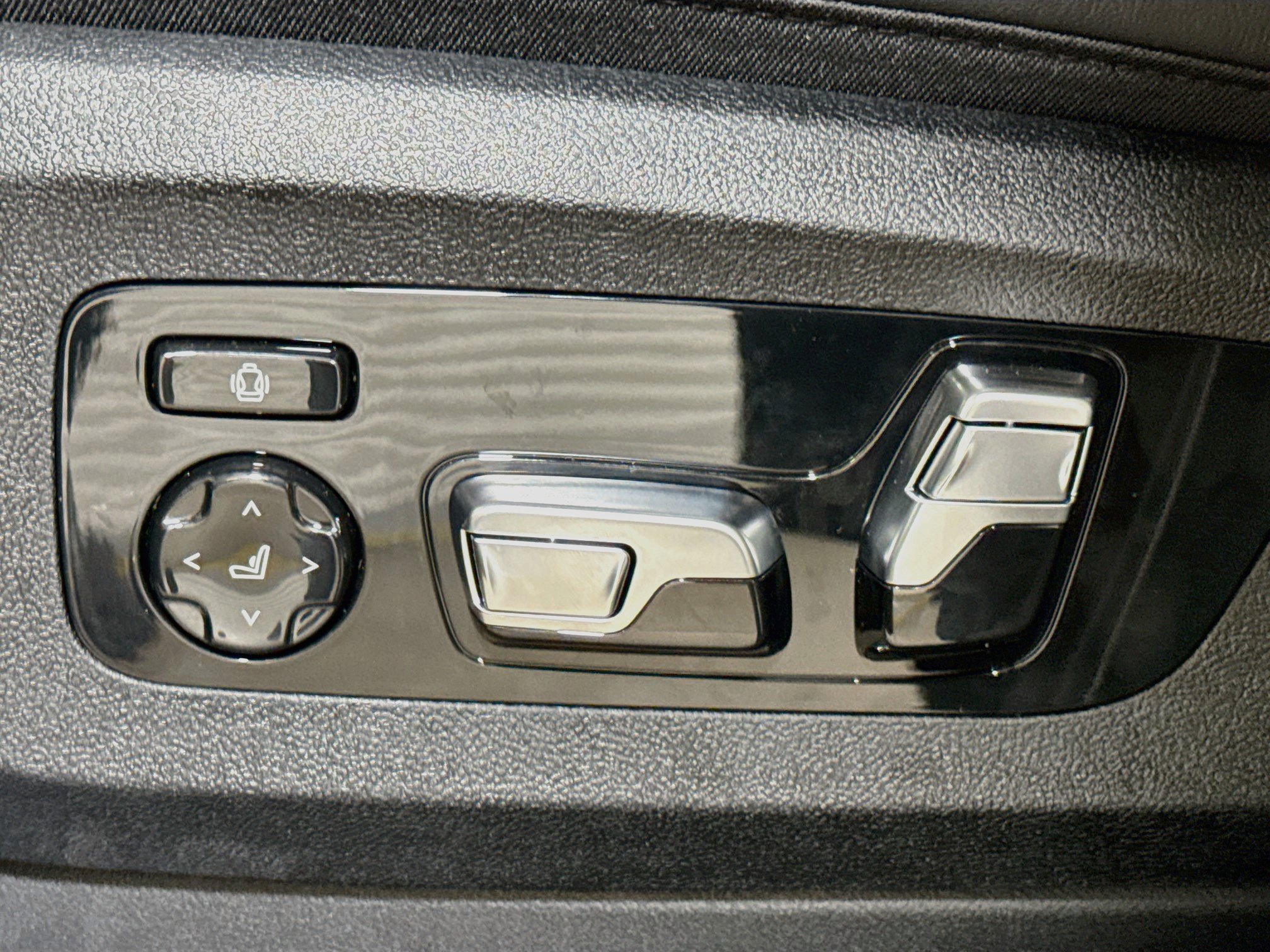 New 2026 BMW X5 M60i w/ Executive Package AWD/4WD image 6