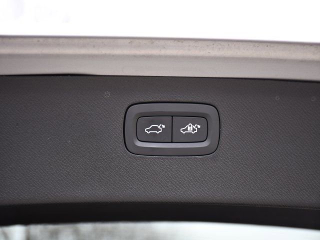 Certified 2025 Volvo XC90 B6 Plus image 25