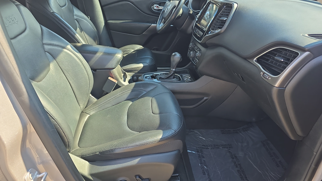 Used 2019 Jeep Cherokee Limited FWD image 13
