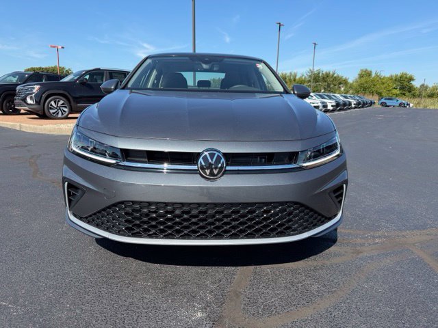 New 2027 Volkswagen Jetta SE FWD image 2