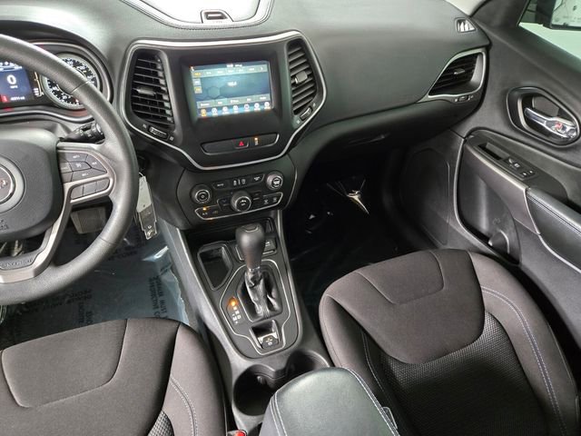 Used 2021 Jeep Cherokee Latitude FWD image 16