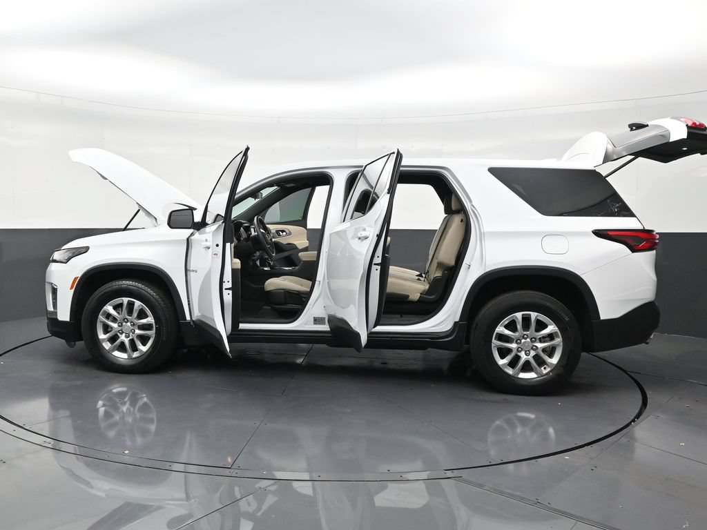 Used 2023 Chevrolet Traverse LS FWD image 29