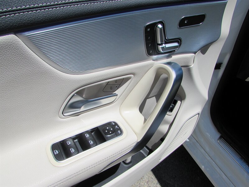 Used 2021 Mercedes-Benz CLA 250 image 10