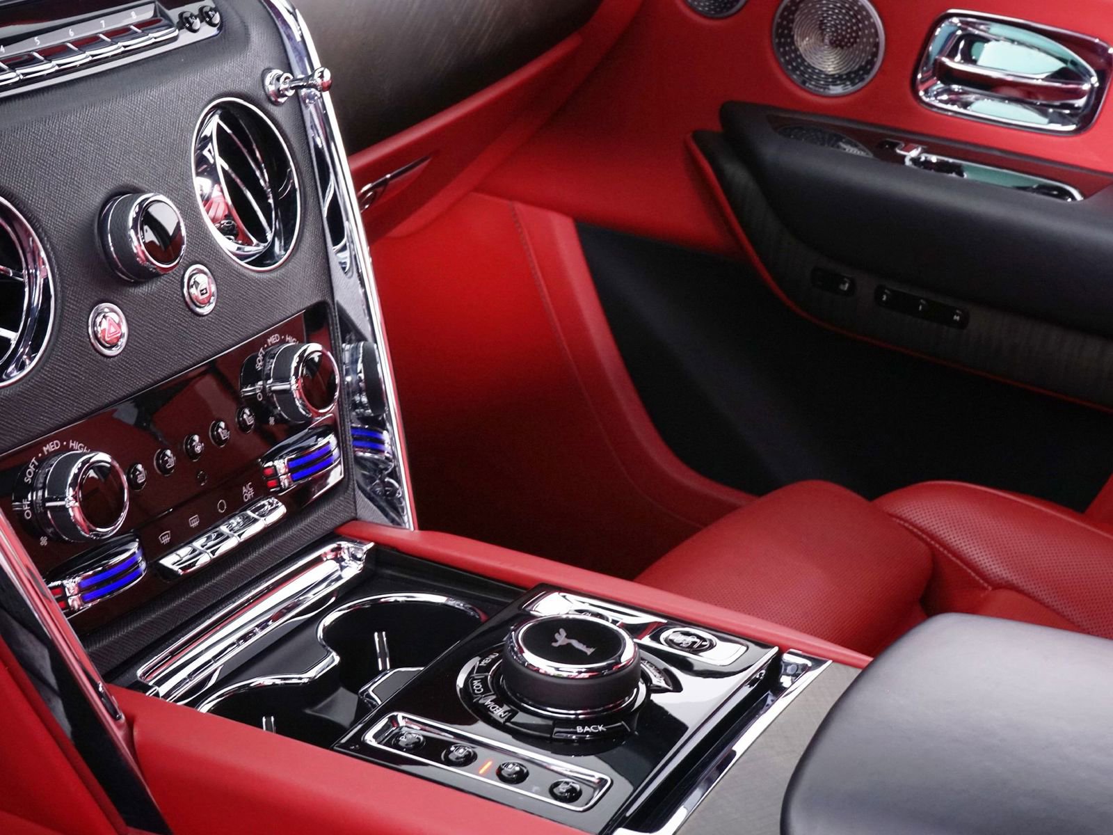 Used 2022 Rolls-Royce Cullinan w/ Cullinan Package image 33