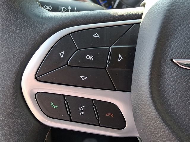 Used 2024 Chrysler Pacifica Touring-L image 18