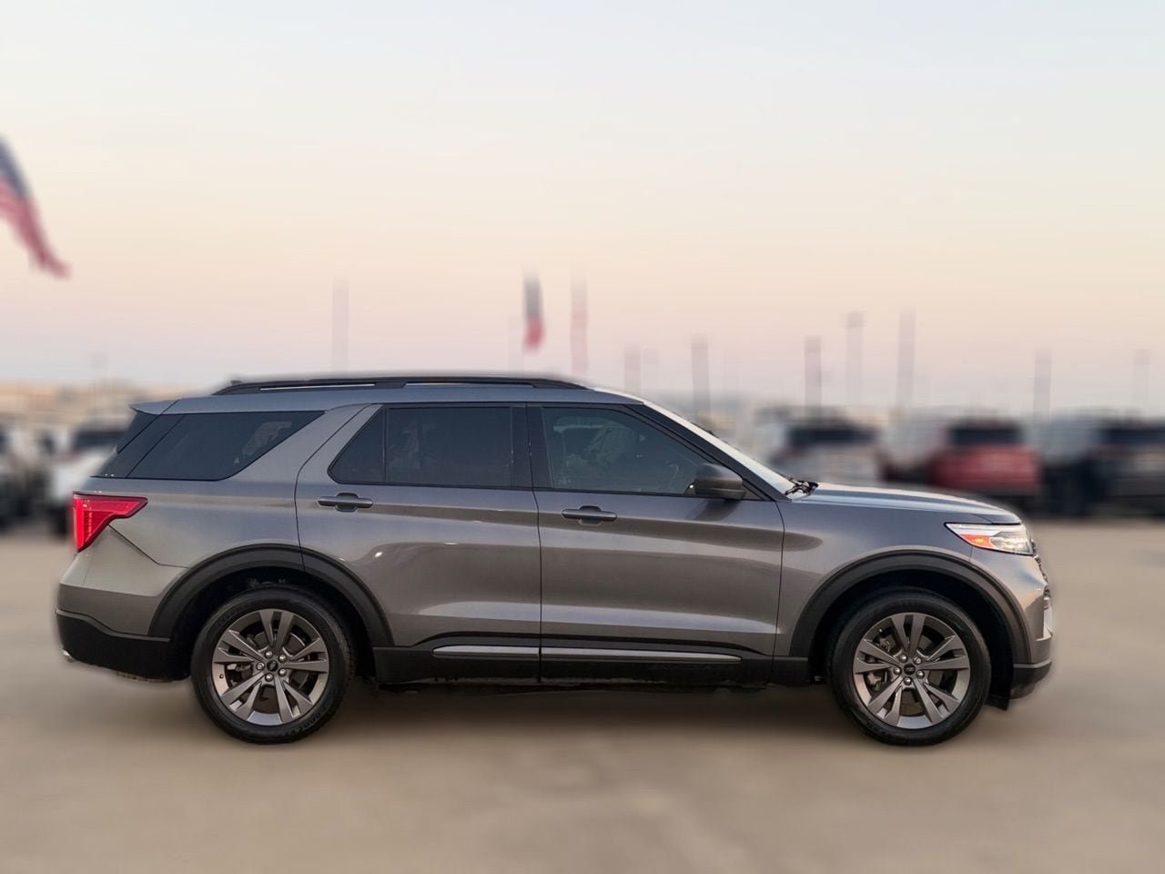 Used 2021 Ford Explorer XLT w/ Equipment Group 202A RWD image 6