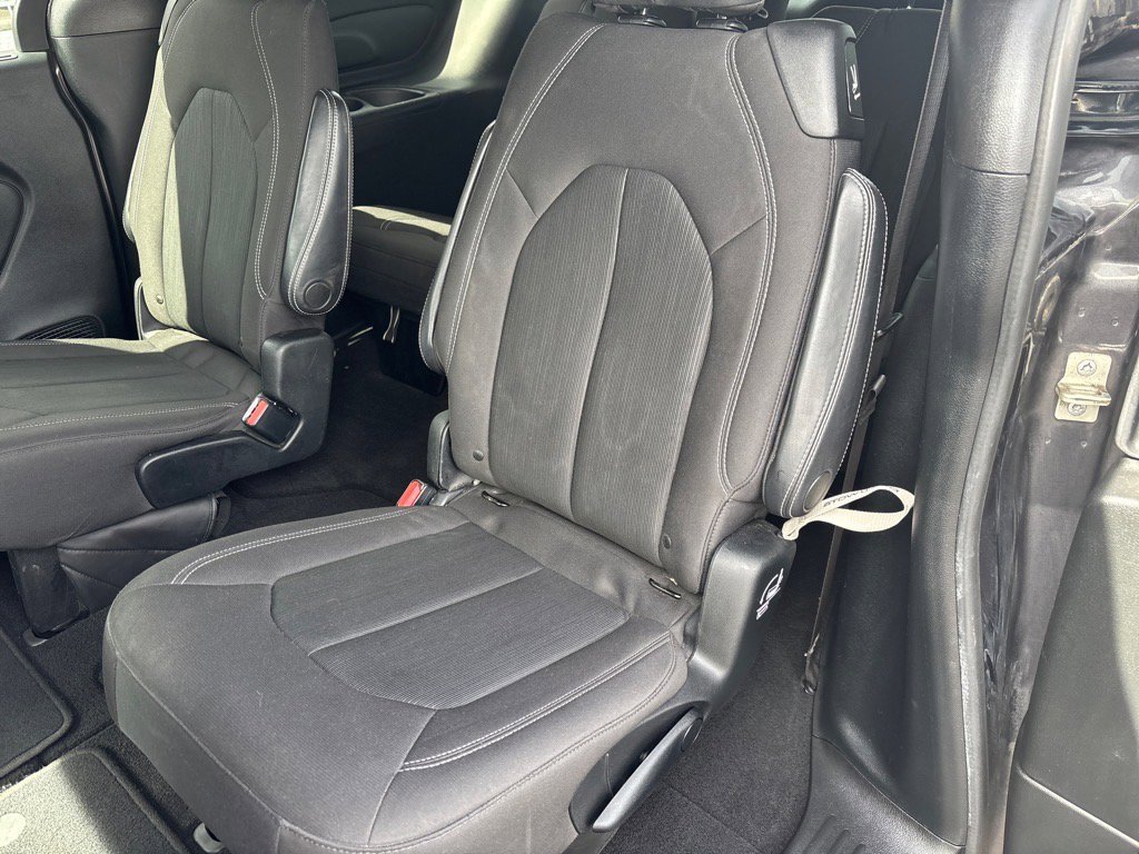 Used 2018 Chrysler Pacifica Touring Plus w/ S Appearance Package image 15