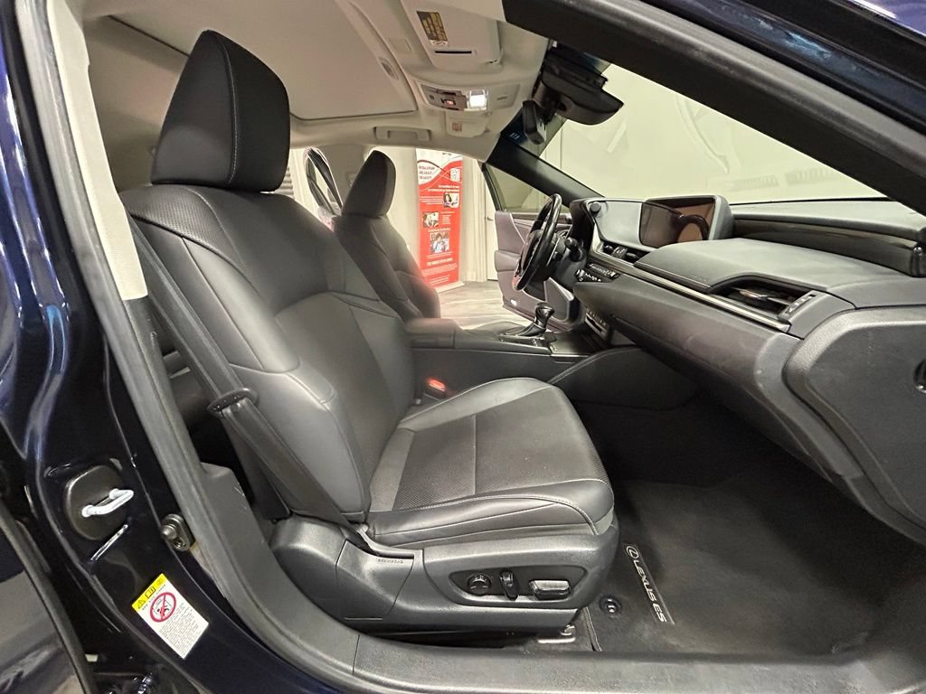 Used 2019 Lexus ES 300h w/ Premium Package FWD image 42