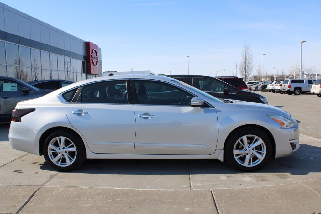 Used 2015 Nissan Altima 2.5 SV w/ Convenience Package image 6