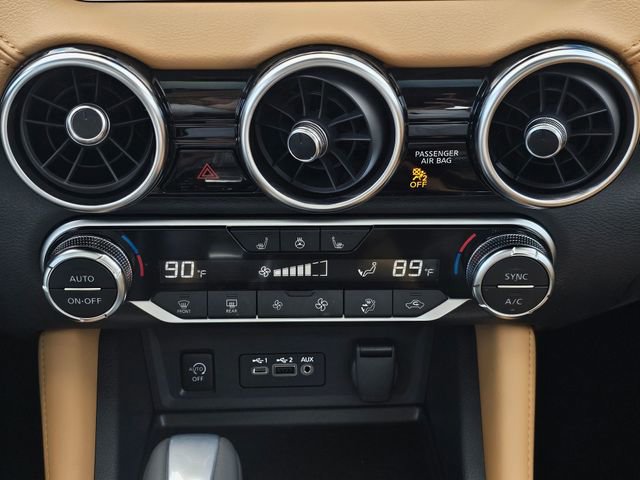 Used 2025 Nissan Sentra SV w/ SV Premium Package image 30