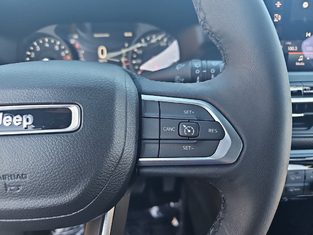 Used 2023 Jeep Compass Latitude w/ Sun and Sound Group AWD/4WD image 18