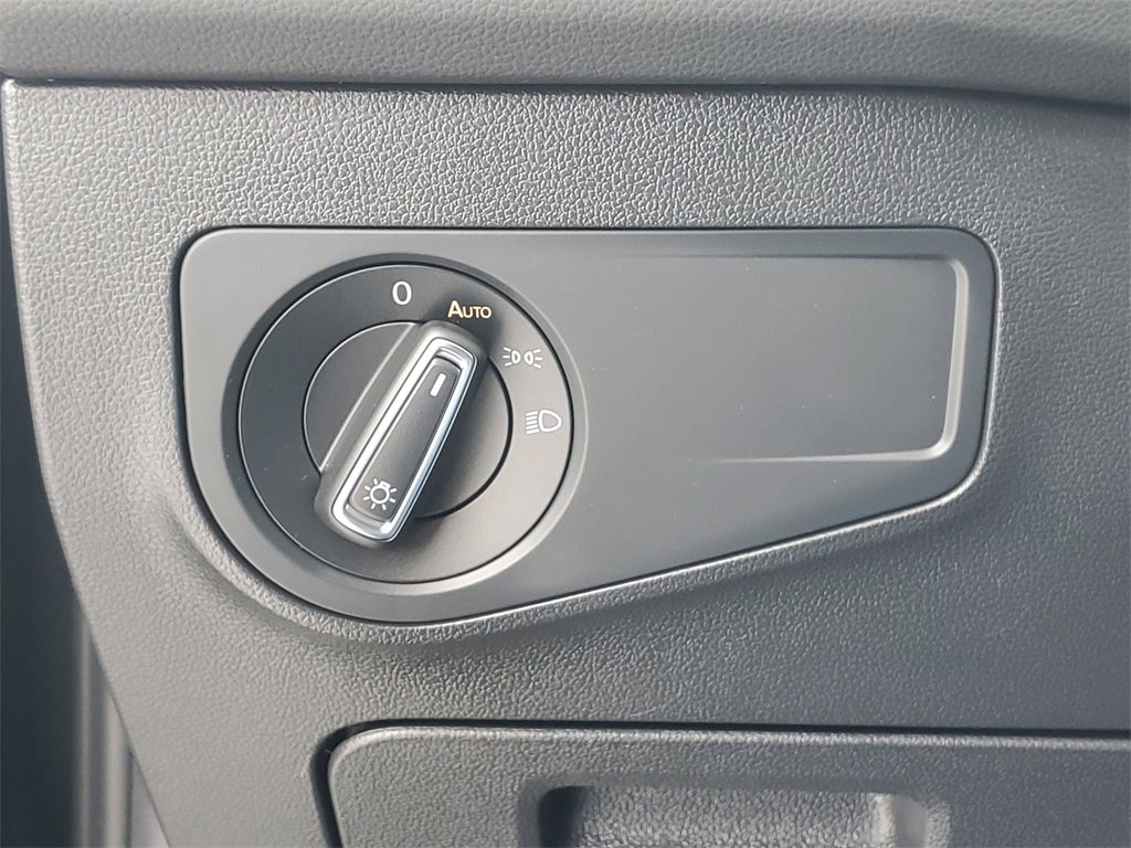 Used 2022 Volkswagen Tiguan SE R-Line image 21