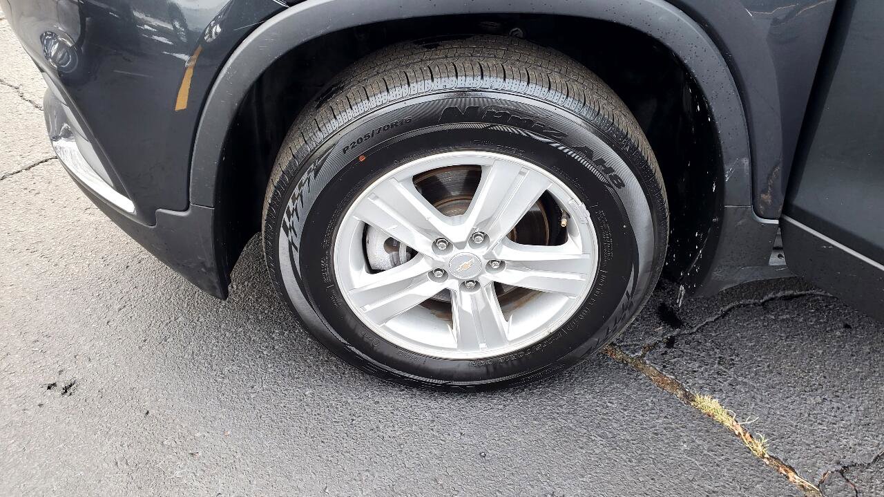 Used 2021 Chevrolet Trax LT image 8