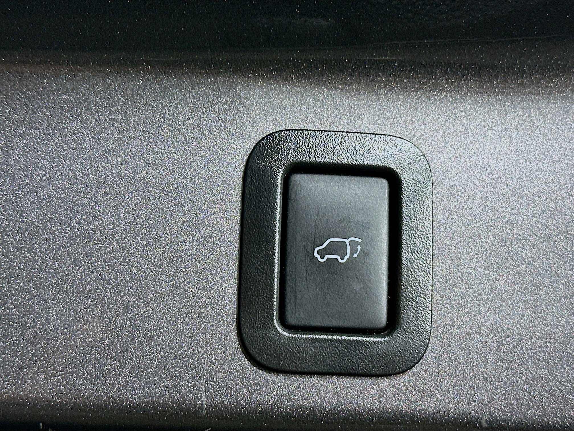 Used 2019 Toyota Highlander SE w/ Nightshade Edition AWD/4WD image 30