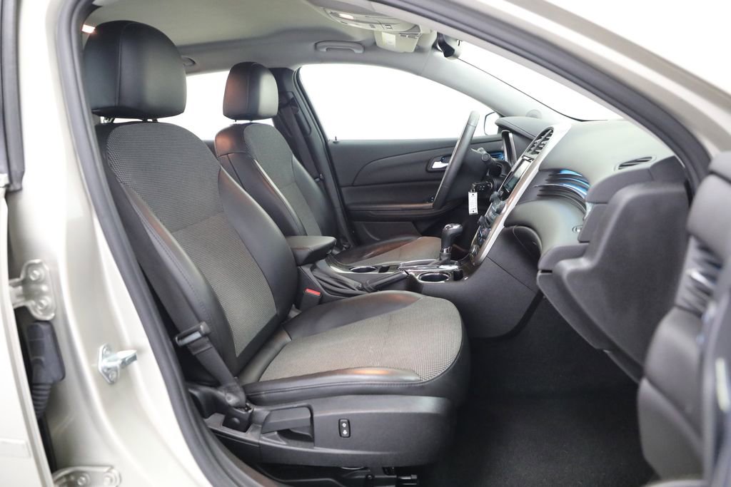 Used 2016 Chevrolet Malibu LT w/ Power Convenience Package FWD image 9
