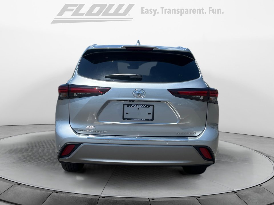 Used 2024 Toyota Highlander Platinum FWD image 8