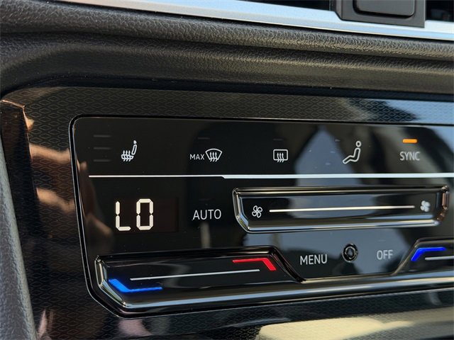 Used 2025 Volkswagen Taos SE image 18