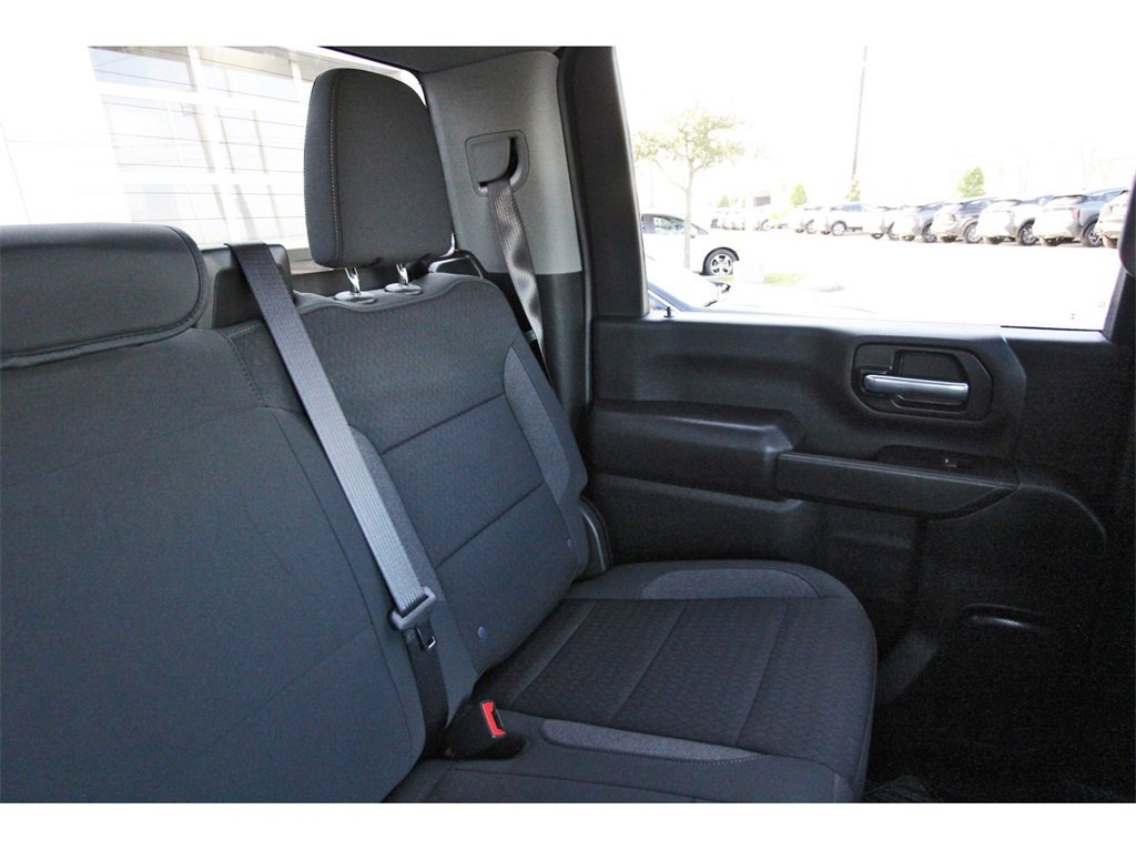 Used 2025 Chevrolet Silverado 2500 Custom w/ Custom Value Package image 10