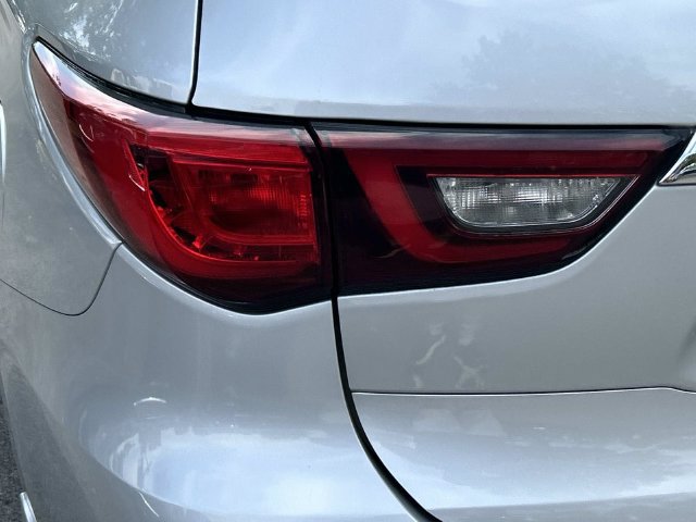 Used 2020 INFINITI QX60 Luxe w/ Essential Package FWD image 12