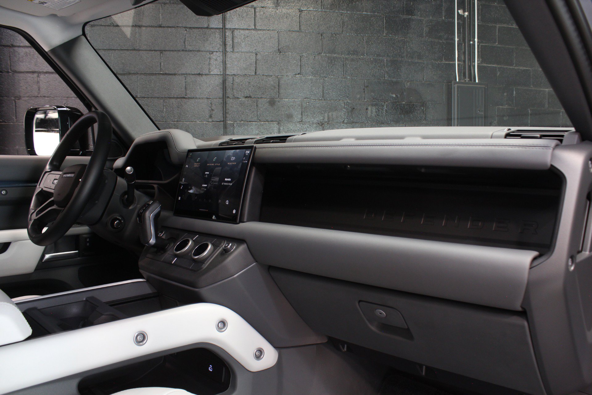 Used 2025 Land Rover Defender 110 X-Dynamic SE AWD/4WD image 55