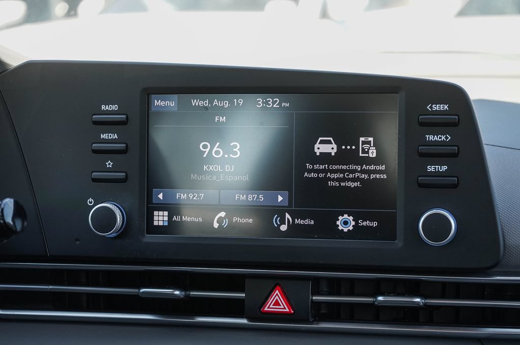 Used 2024 Hyundai Elantra SE FWD image 13