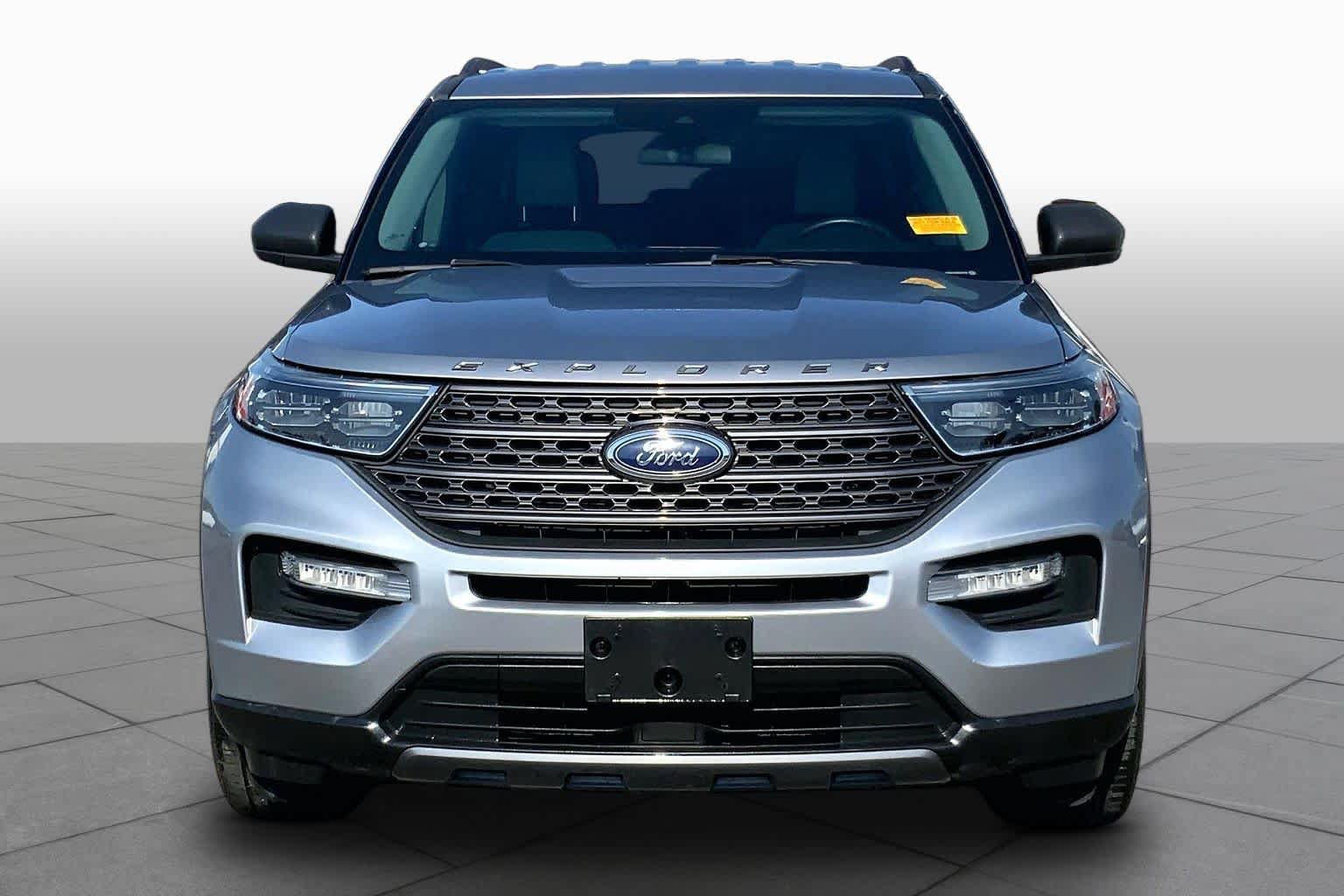 Certified 2021 Ford Explorer XLT w/ Equipment Group 202A RWD image 4